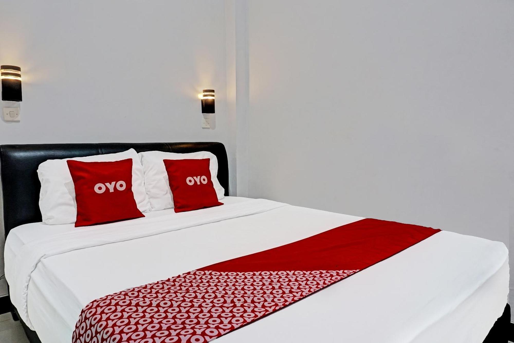Oyo 91599 Penginapan Mutiara Madiun Exterior foto